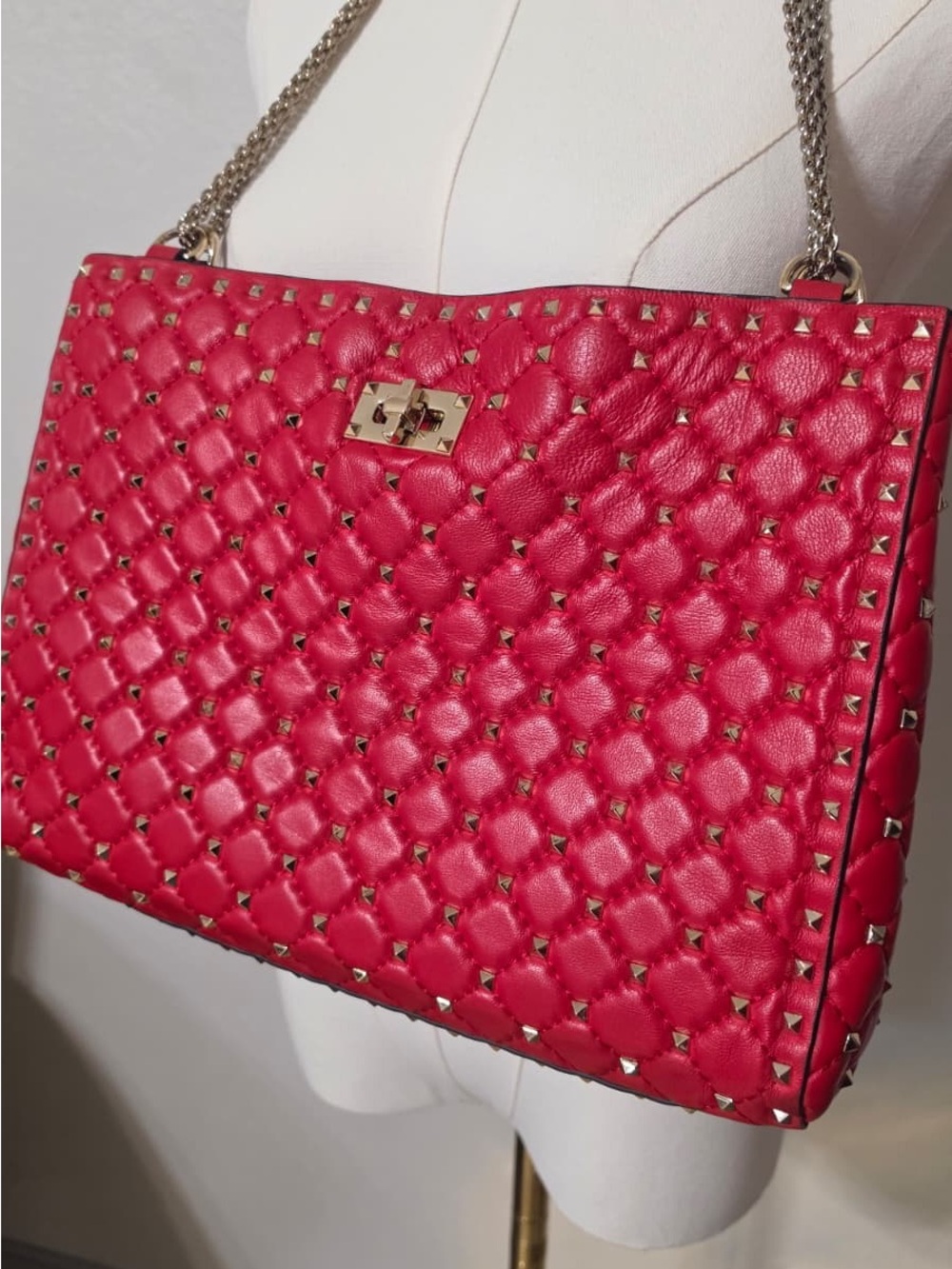 Valentino Garavani Large Rockstud Spike Red Leather Shoulder Bag - Picture 3 of 14